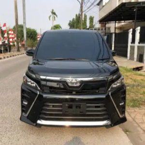 Toyota Voxy 2022 Hitam
