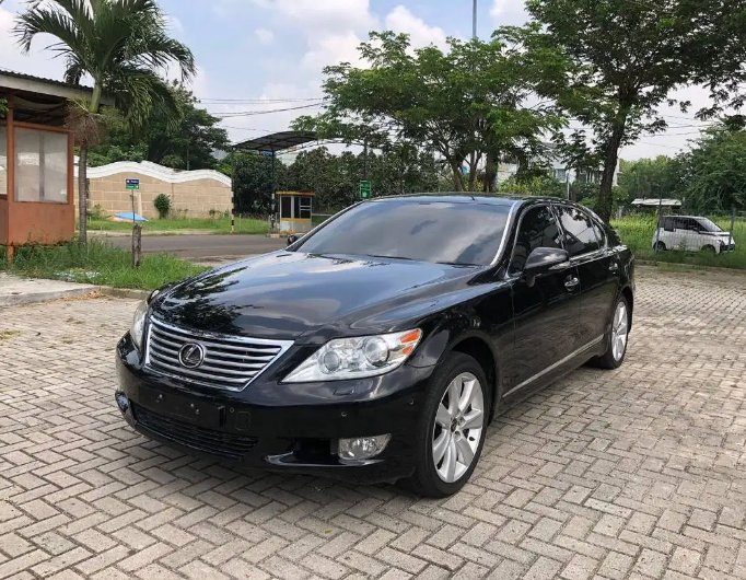 Lexus LS 460L 2011