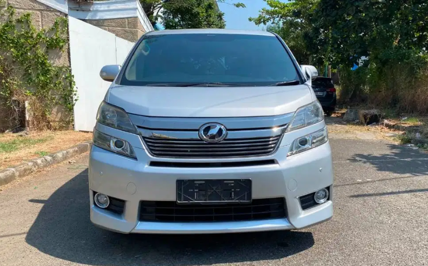 Toyota Vellfire 2013