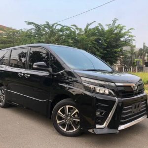 Toyota Voxy 2021 Hitam